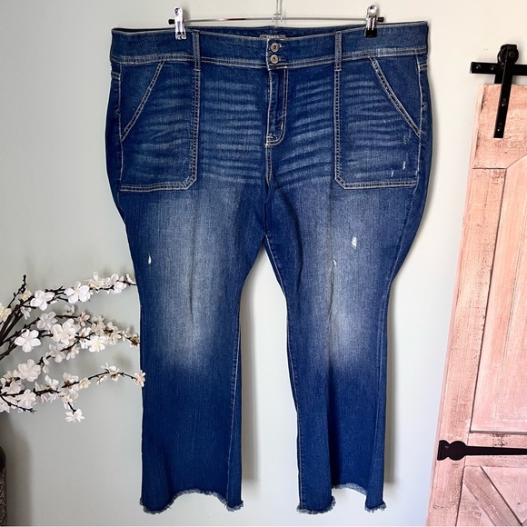 Torrid Mid Rise Distressed Flare Jean Size 24 - Picture 4 of 6